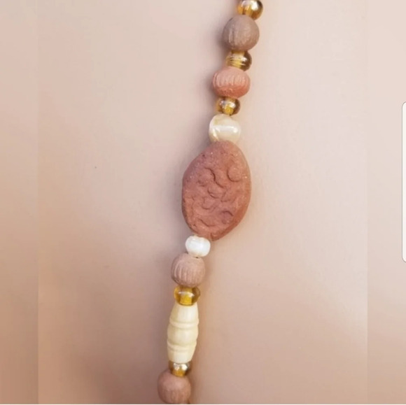 VINTAGE CARVED BONE, RED CLAY & MOTHER OF PEARL BEADED TRIBAL NECKLACE - Picture 3 of 4